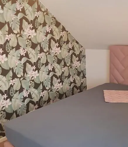 Joanna - Apartment Worms